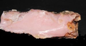 Surový růžový opál z Copper Mine, Northern Arequipa Area, Perù
