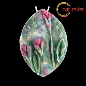 Květiny - rub&iacute;n ve fuchsitu - př&iacute;věsek 40x28mm