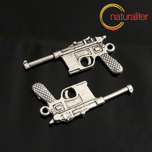 Pistole Mauser C96 - přívěsek starostříbro 43x22mm Pistole Mauser C96 - přívěsek starostříbro 43x22mm