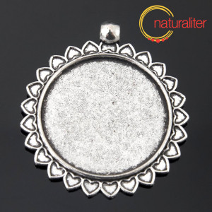 Lůžko kruh 30mm starostříbro DEKORAČNÍ, ozdobný okraj se srdci Lůžko kruh 30mm starostříbro DEKORAČNÍ, ozdobný okraj se srdci