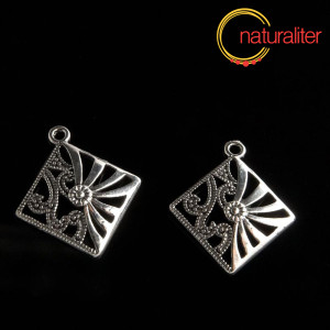 Čtverec - př&iacute;věsek starostř&iacute;bro 27x24mm, 2ks