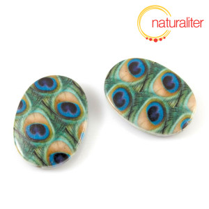 Kor&aacute;lek akrylov&yacute; s pav&iacute;mi oky 34x24mm